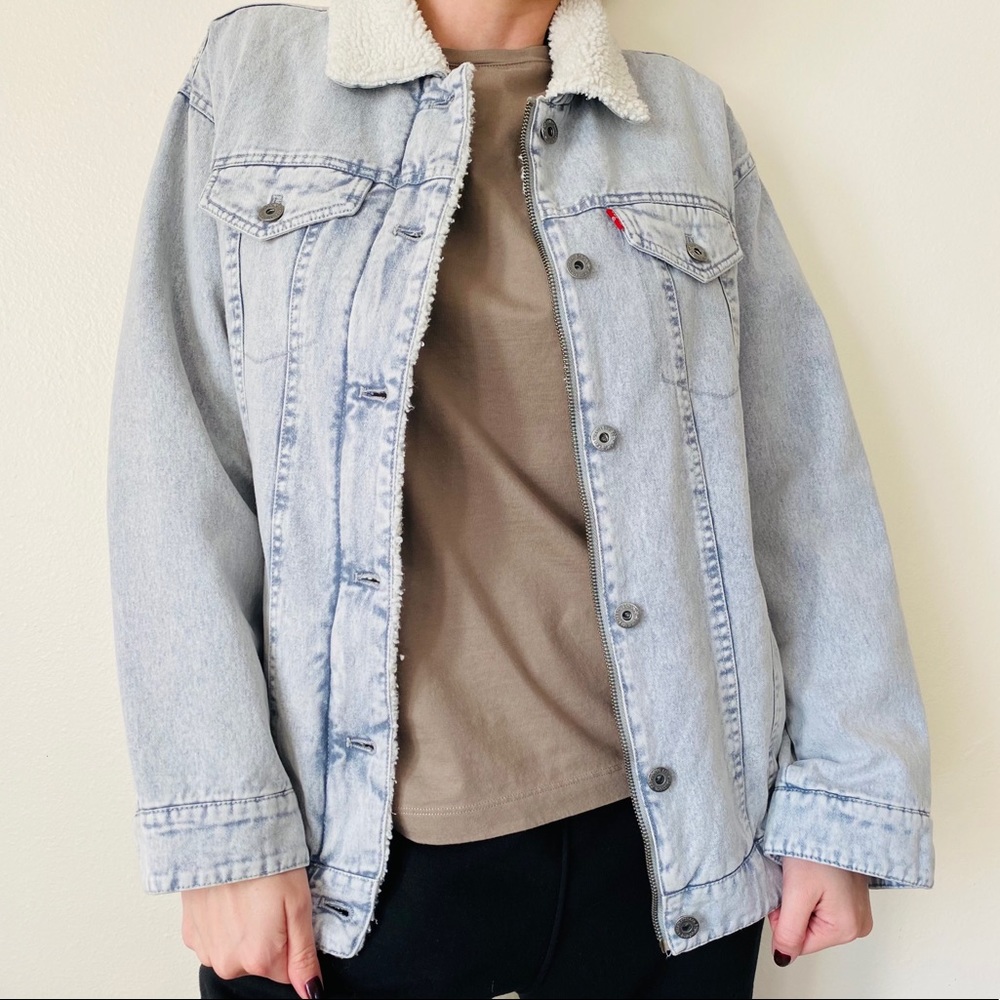 NWT Levi’s Oversize Denim Trucker Sherpa jacket - Picture 10 of 14